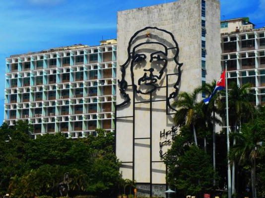 Abajo sus manos ensangrentadas de Cuba!