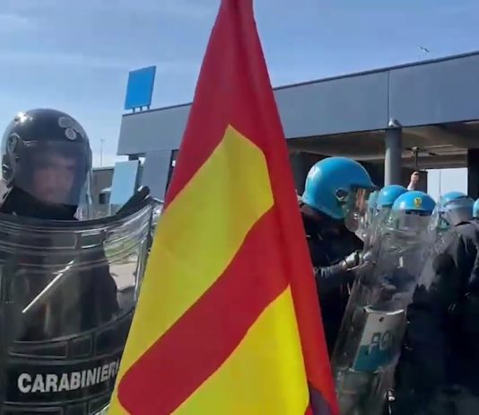 Brutal charges against striking porters at Italtrans, USB: the struggle does not stop, we’ll never be slaves