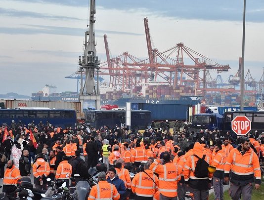 COSCO Piraeus Dockers Solidarity with Hamburg Dockers