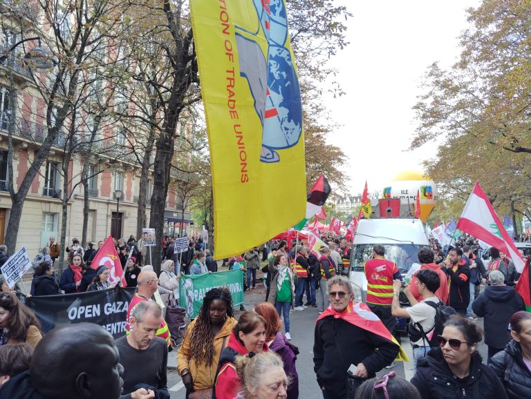 Fully successful strike in France, thousands on the streets
