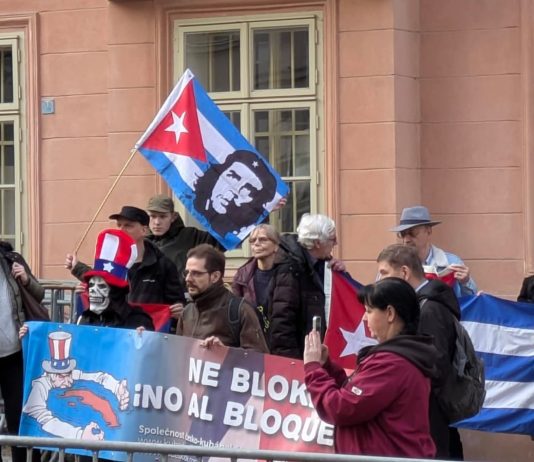 Protest in support of Cuba in front of the US Embassy in Prague