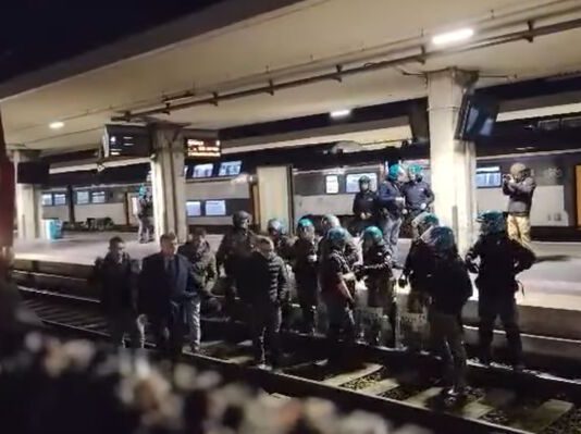 WFTU Young Workers’ Committee: solidarity and support for the workers and the USB union in Italy who resisted the transport of military equipment and blocked the βtrains of death”