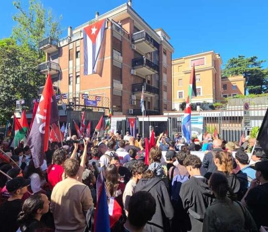 Solidaridad con Cuba en Italia en marchas por el Día de la Liberación