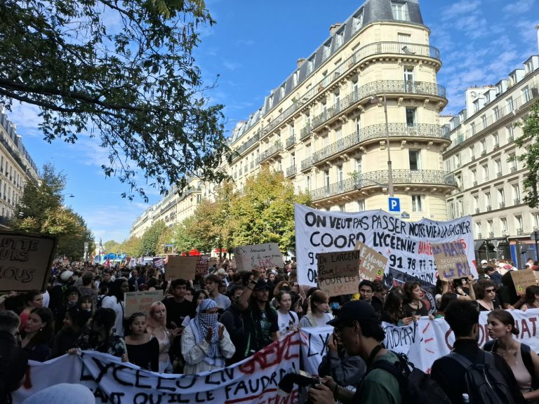 World Youth Committee of the World Federation of Trade Unions (WFTU) – Long live the youth uprising in France!